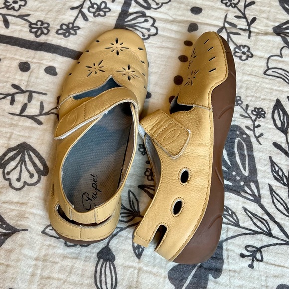 Propet Leather Slip-ons. Size 8. Yellow - Picture 3 of 5